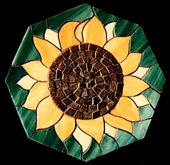 Grytunderlägg i glasmosaik på plywood ca 20 cm diameter  Såld